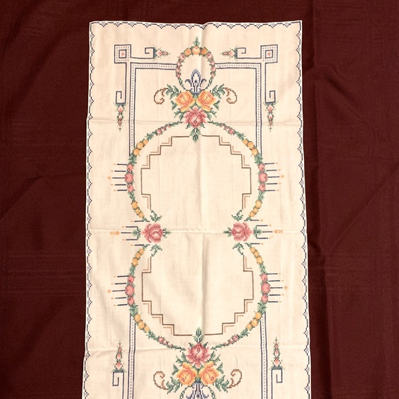 🌸 Vintage Hand-Embroidery Cross-Stitch Tablecloth from Poland - Picture 6 of 6